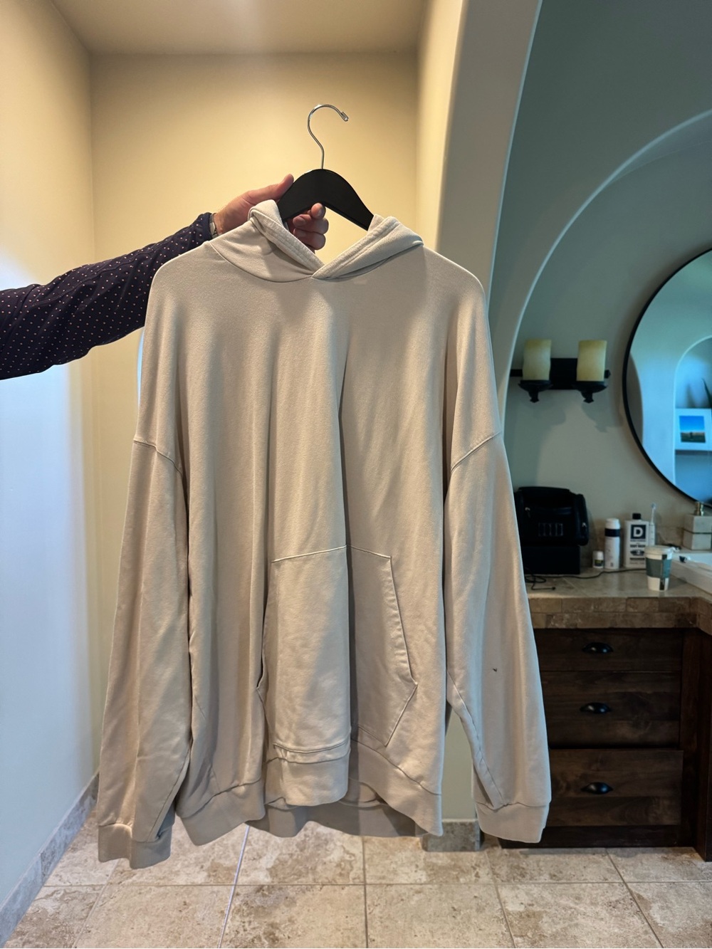 ALO Yoga Men's Cream Hoodie Pullover